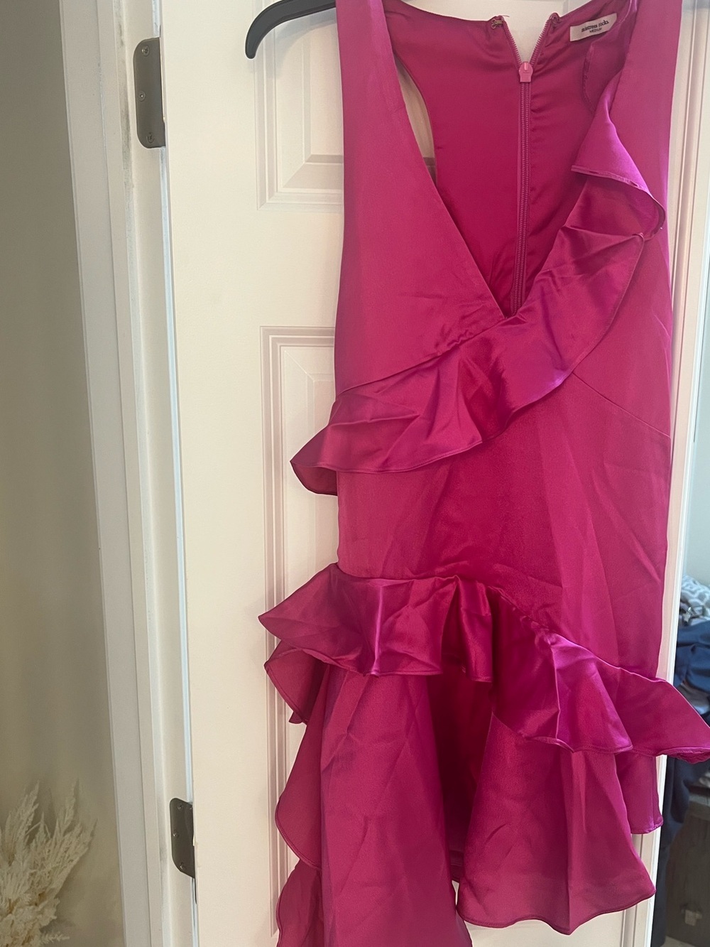 Fushia mini dress size m - Picture 2 of 4